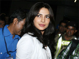 Priyanka Chopra playing safe in Bollywood?